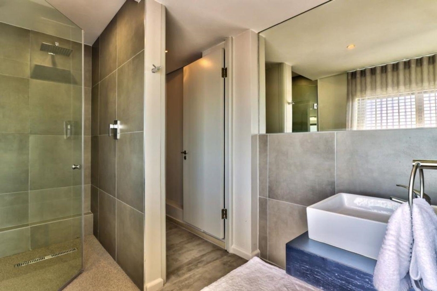 4 Bedroom Property for Sale in Bloubergrant Western Cape